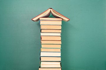 是政治的核心一切政治活动都是围绕着这一核心展开和进行的